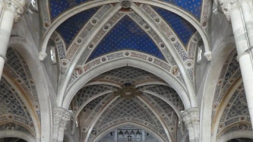 Detail van het plafond in het middenschip van de kerk.