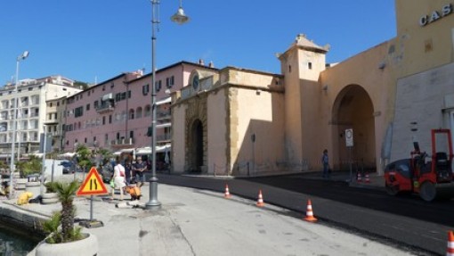De oude stadspoort, Porta Mare.