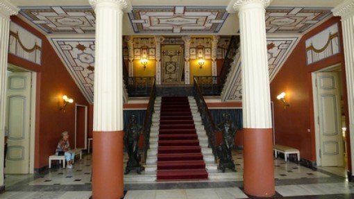 De ontvangsthal.