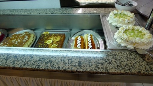 Klein gedeelte van het dessert buffet in Elea Beach.