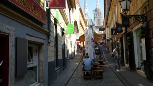 Een klein straatje in de oude bovenstad.