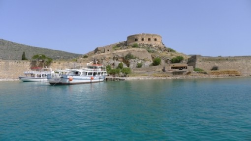 Het Venetiaanse fort op Spinalonga het leprozeneiland.