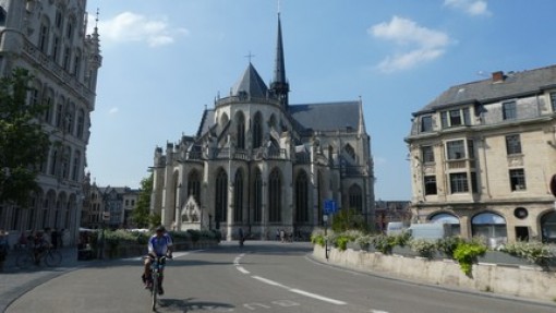 De achterkant van de St.Pieterskerk.