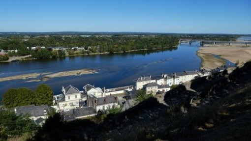 Uitzicht vanaf het kasteel op het eiland.