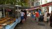 De zaterdag markt op het plein.