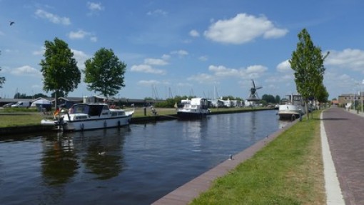 Pinksterdrukte bij het water even voorbij Joure.