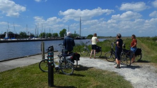 Het pontje, even op de bel drukken voor een overtocht.