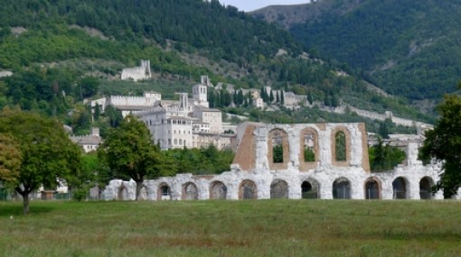 Het Romeinse theater niet ver van het oude centrum van Gubbio.