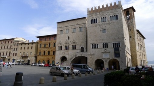 Palazzo dei Priori aan Piazza dei popolo in het oude centrum van Todi.