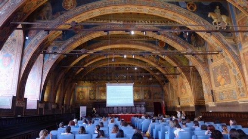 De zaal van de notarissen met het mooie plafond.